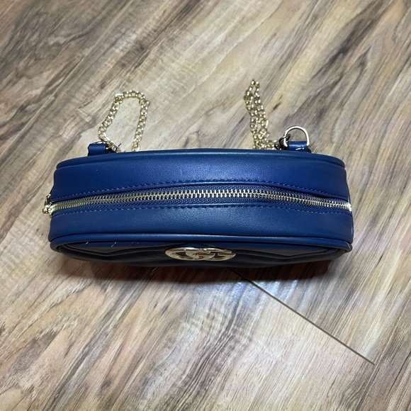 🔥Blue purse camera bag with gold chain🔥 - Picture 3 of 6